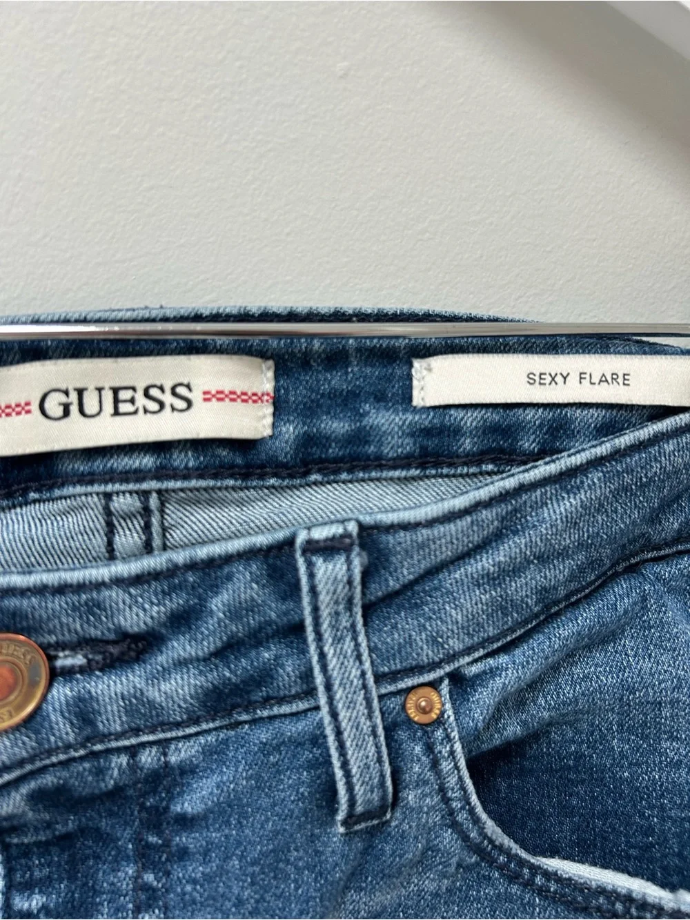 GUESS Women's sexy flare jeans size 30 - Picture 2 of 5